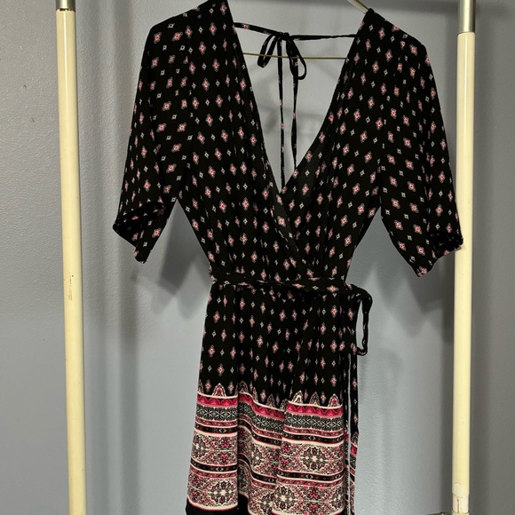 Three pink hearts Romper Size Small - Picture 3 of 3